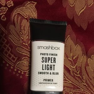 Smashbox Super Light Smooth & Blur Primer